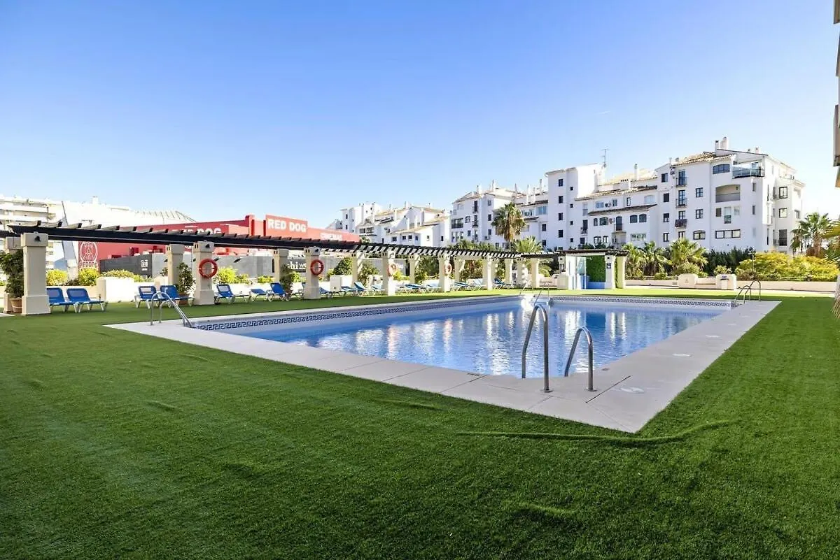 Apartamento Puerto Banús con Parking & piscina. Apartment Marbella