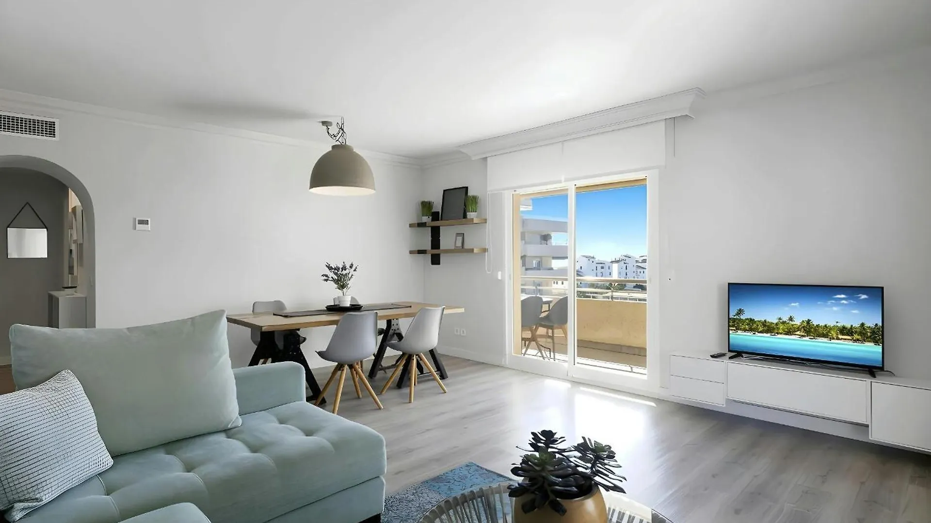 Apartamento Puerto Banús con Parking & piscina. Apartment Marbella